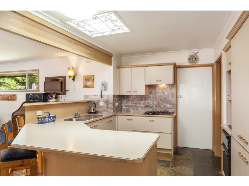 31 Worthing Avenue, Doncaster East VIC 3109