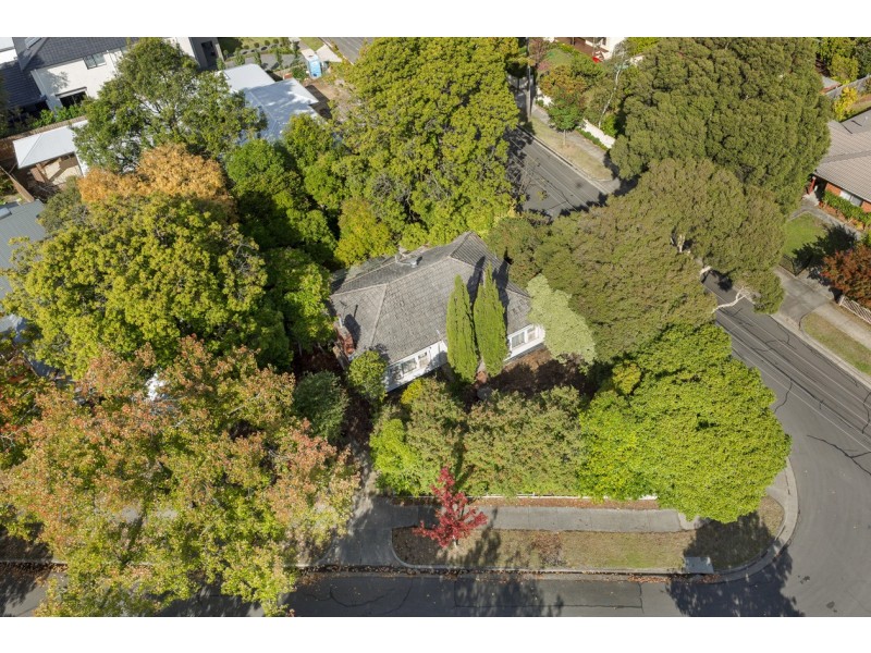 21 Rosstrevor Crescent, Mitcham VIC 3132