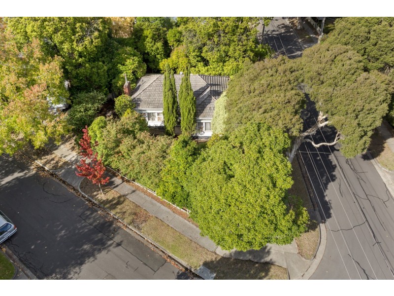 21 Rosstrevor Crescent, Mitcham VIC 3132