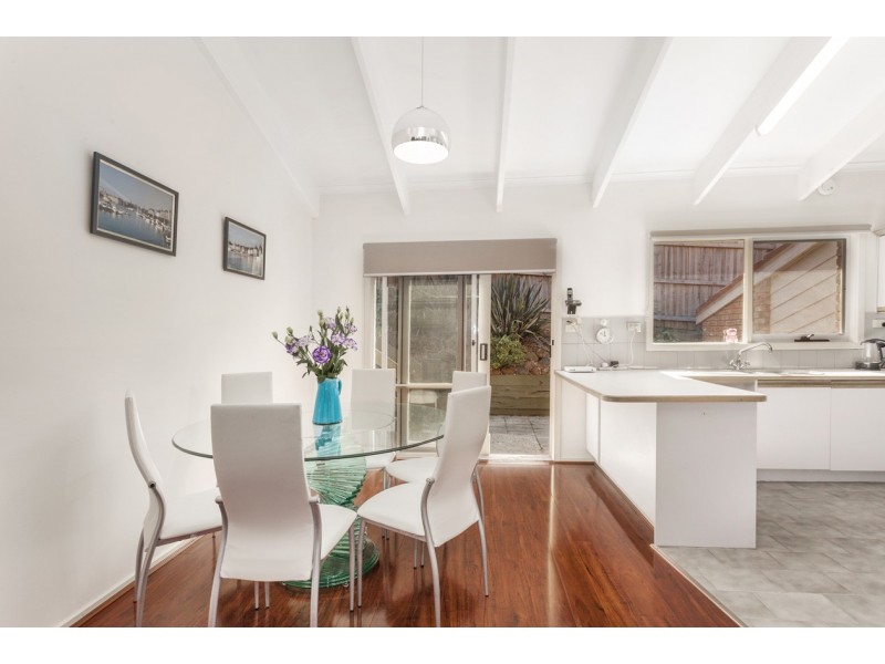 2/33 Wooddale Grove, Donvale VIC 3111