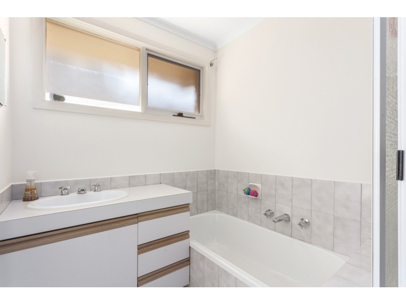 2/33 Wooddale Grove, Donvale VIC 3111