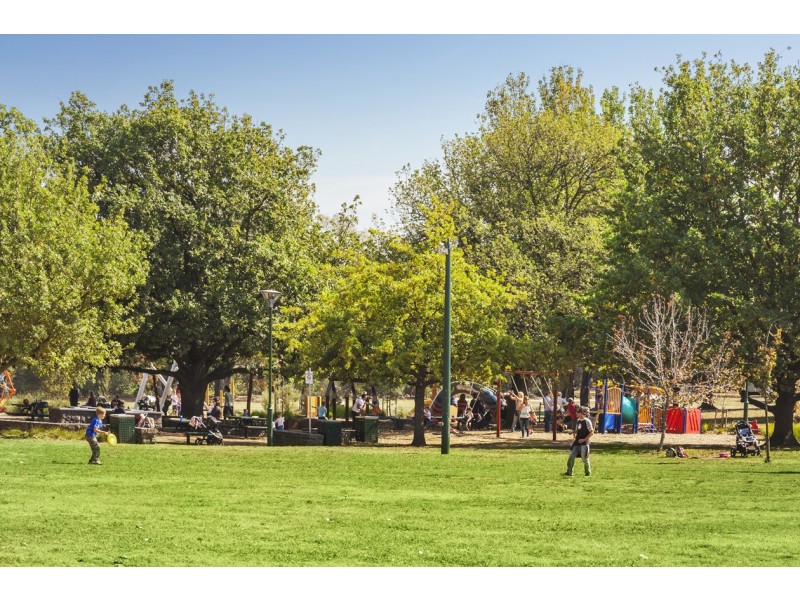 2/33 Wooddale Grove, Donvale VIC 3111