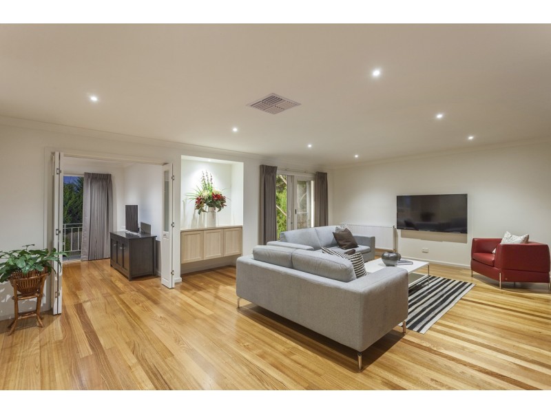 6 Darrandaul Drive, Bulleen VIC 3105