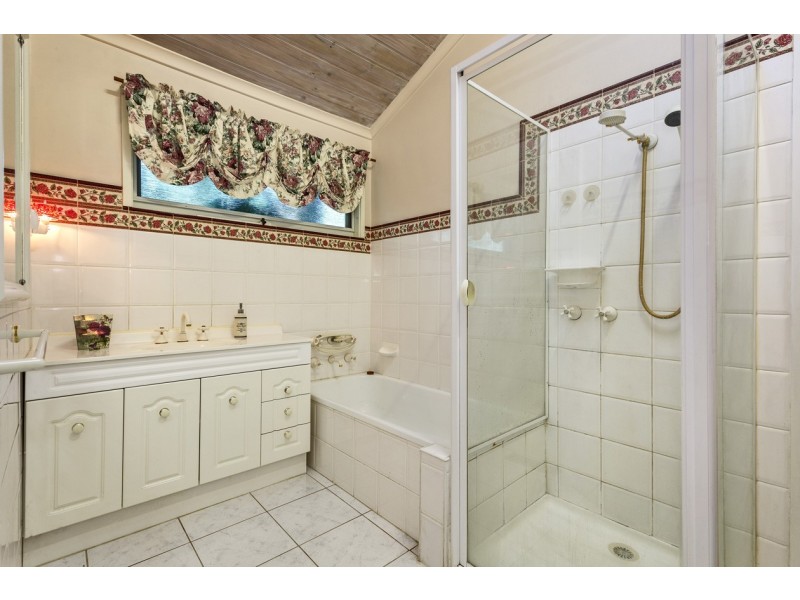 33 Huntingdon Avenue, Bayswater North VIC 3153