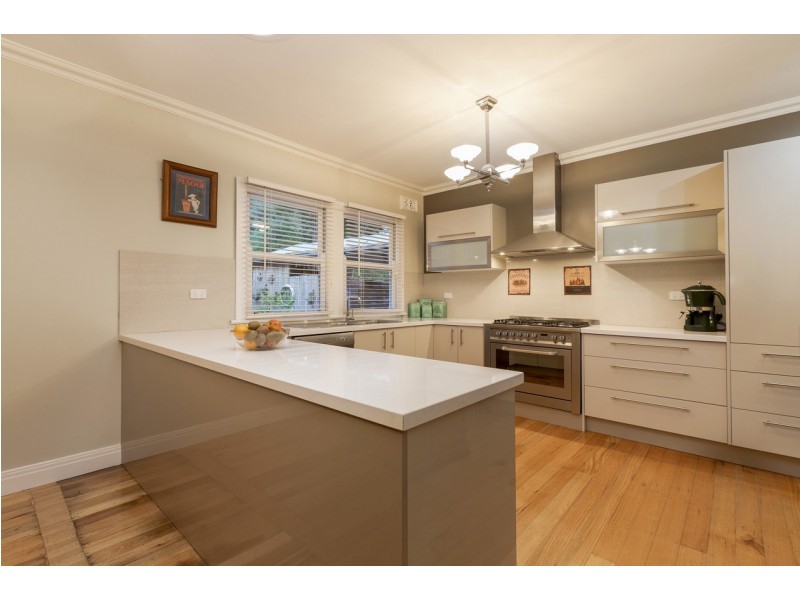 6 Pine Ridge, Donvale VIC 3111