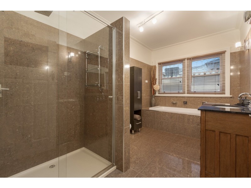 6 Pine Ridge, Donvale VIC 3111