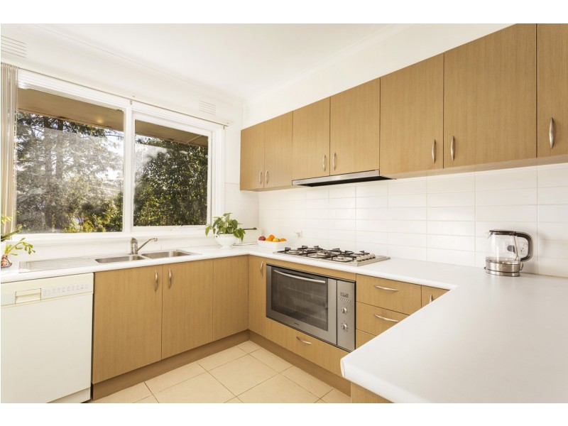 8 Lauer Street, Doncaster VIC 3108