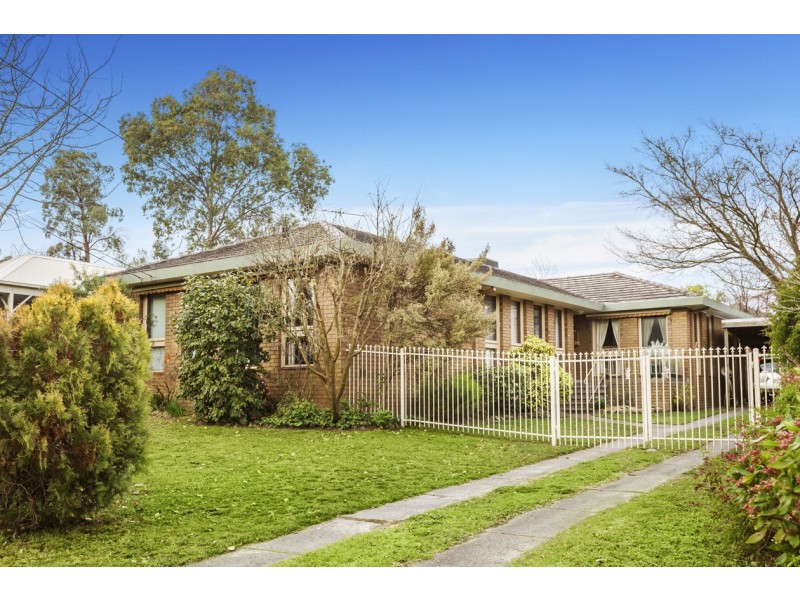 11 Park Hill Drive, Ringwood North VIC 3134