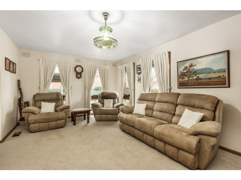 11 Park Hill Drive, Ringwood North VIC 3134