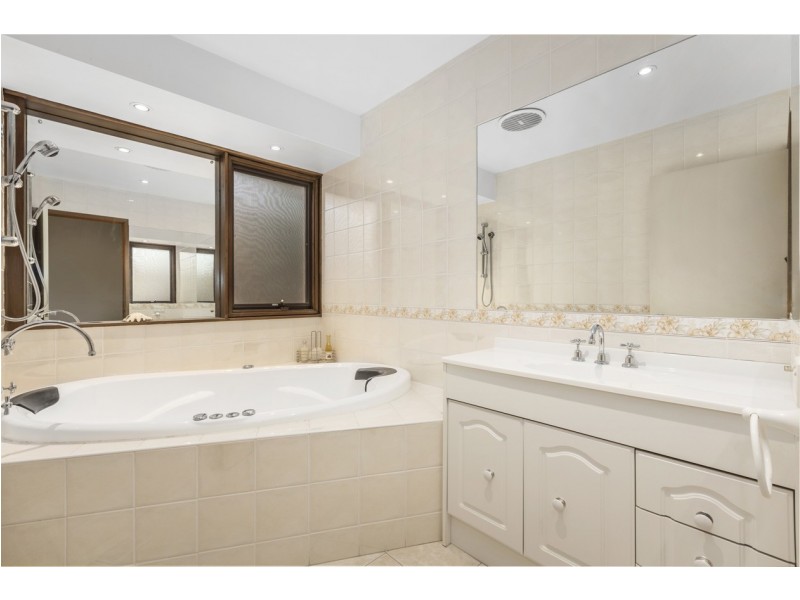 11 Park Hill Drive, Ringwood North VIC 3134