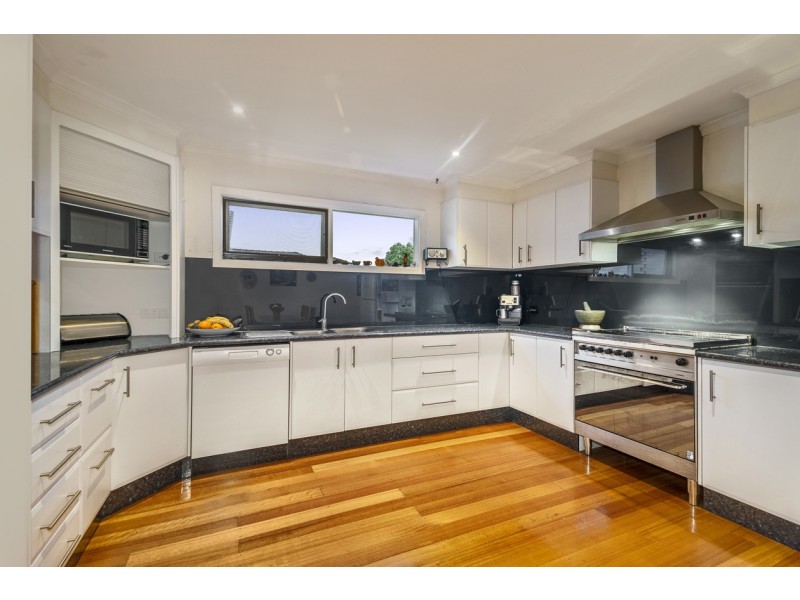 6 Tiller Street, Burwood East VIC 3151