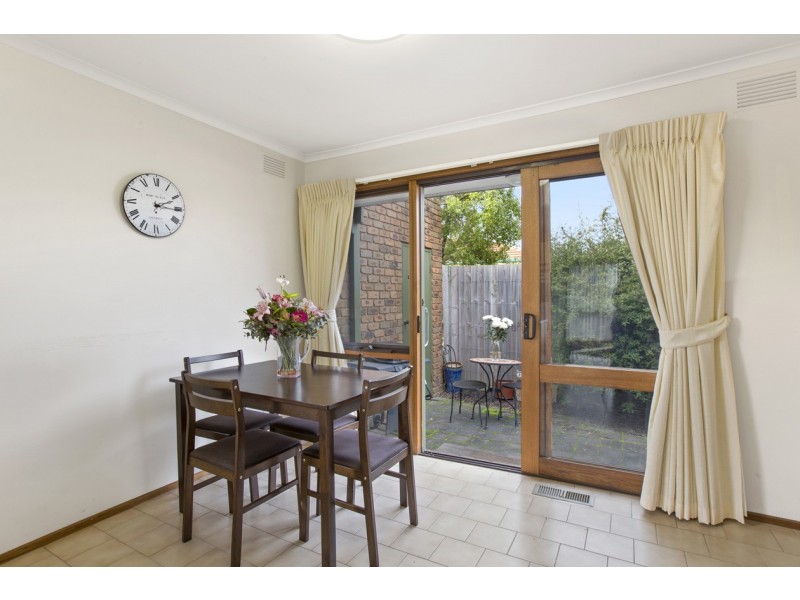 2/16 Franklin Road, Doncaster East VIC 3109