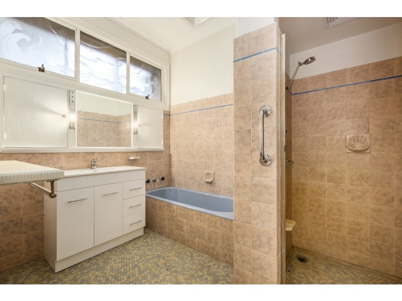 124-126 Blackburn Road, Blackburn VIC 3130