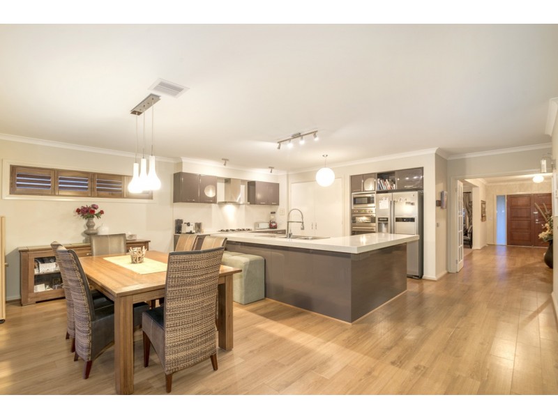 21 Winston Drive, Doncaster VIC 3108