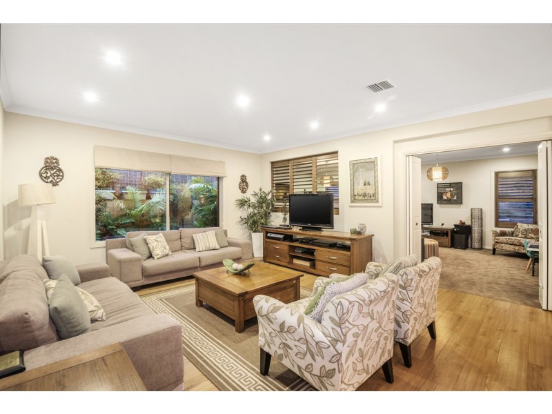 21 Winston Drive, Doncaster VIC 3108