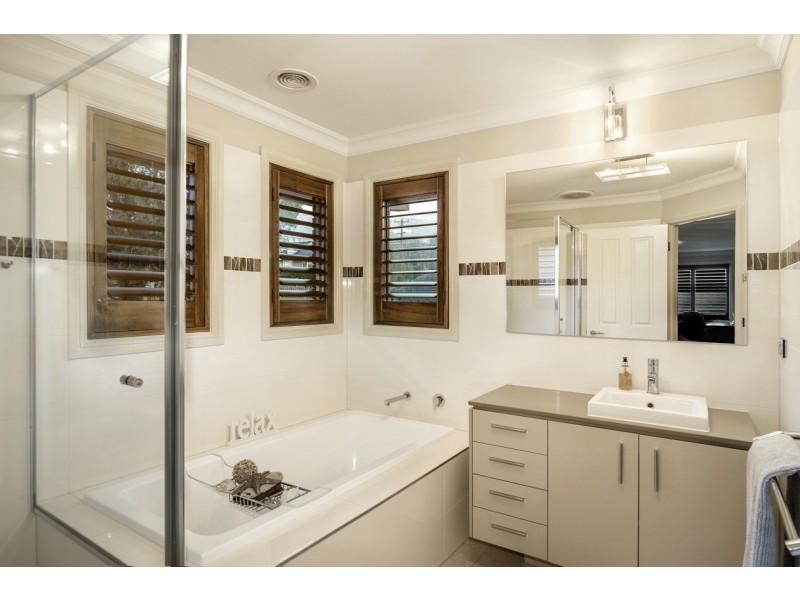 21 Winston Drive, Doncaster VIC 3108