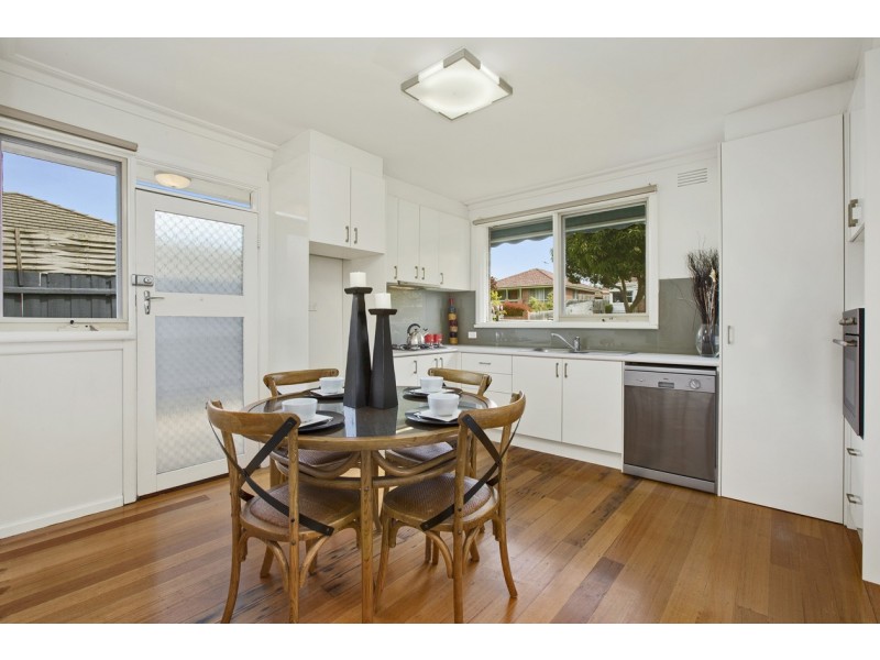 1/8 Simpsons Road, Box Hill VIC 3128