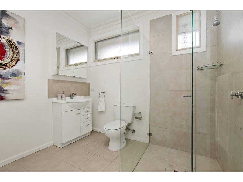 1/8 Simpsons Road, Box Hill VIC 3128