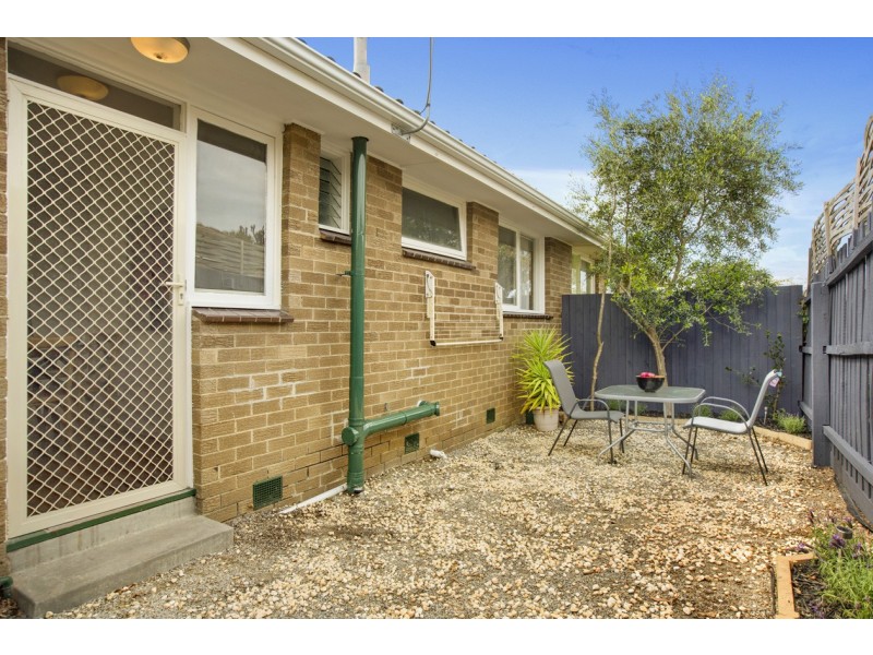 1/8 Simpsons Road, Box Hill VIC 3128