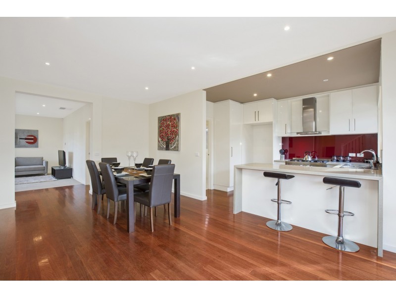 2/4 Boronia Grove, Doncaster East VIC 3109