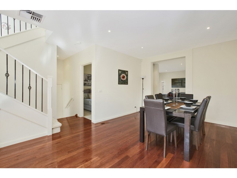 2/4 Boronia Grove, Doncaster East VIC 3109