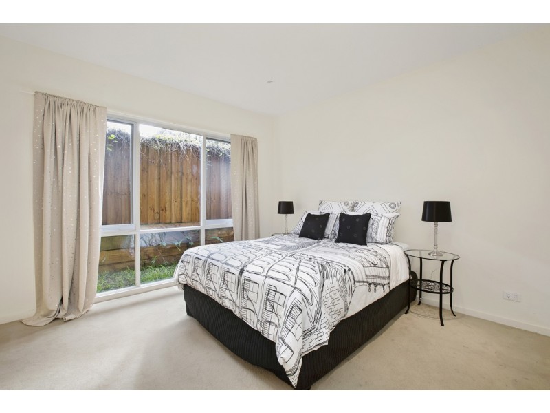 2/4 Boronia Grove, Doncaster East VIC 3109