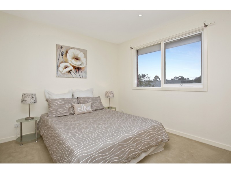 2/4 Boronia Grove, Doncaster East VIC 3109