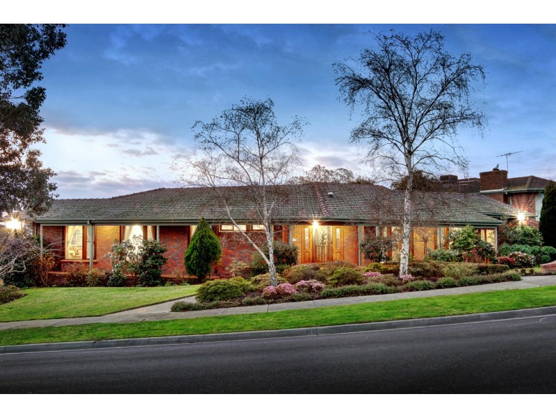 14 Chifley Parade, Ringwood North VIC 3134