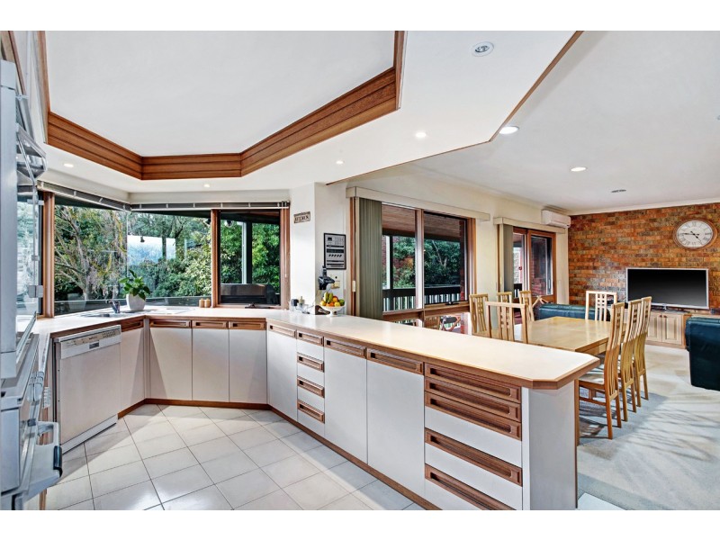 14 Chifley Parade, Ringwood North VIC 3134