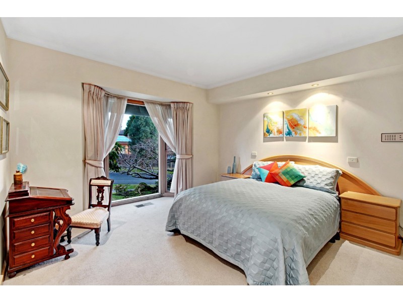 14 Chifley Parade, Ringwood North VIC 3134