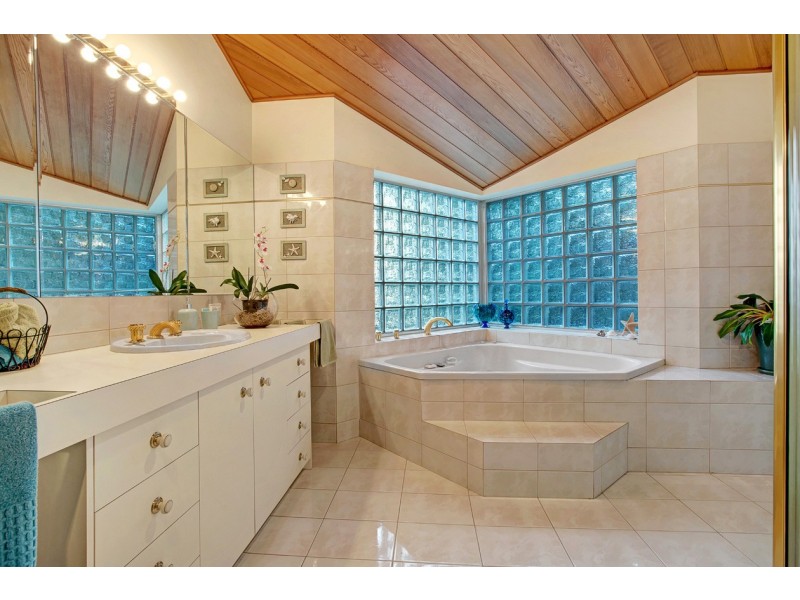 14 Chifley Parade, Ringwood North VIC 3134