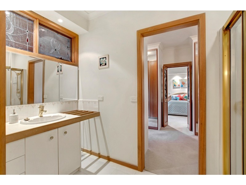 14 Chifley Parade, Ringwood North VIC 3134