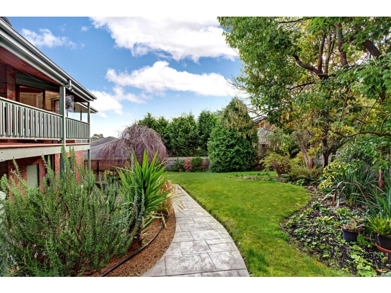 14 Chifley Parade, Ringwood North VIC 3134