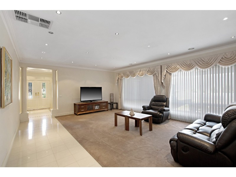 8 Dynes Street, Ringwood East VIC 3135