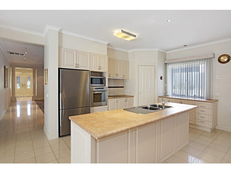 8 Dynes Street, Ringwood East VIC 3135