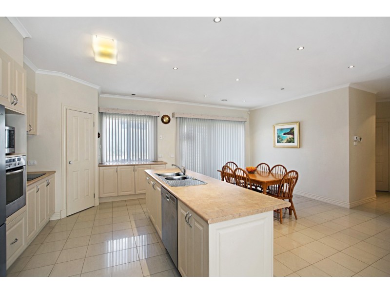 8 Dynes Street, Ringwood East VIC 3135