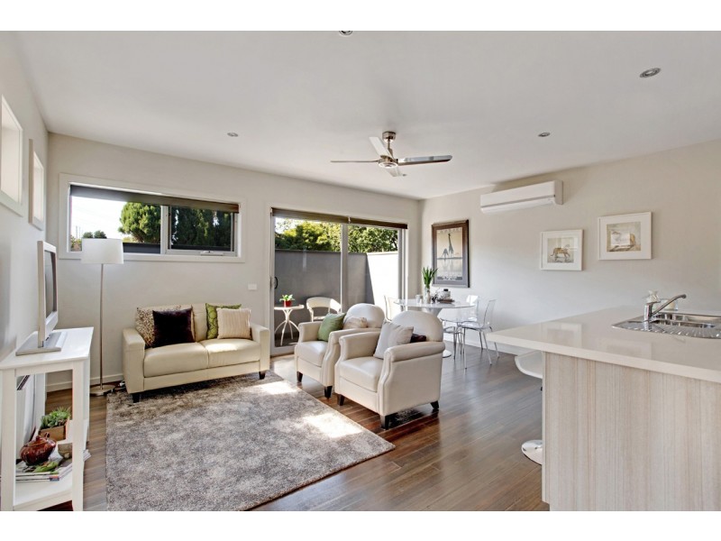 1/57 Heatherdale Road, Ringwood VIC 3134