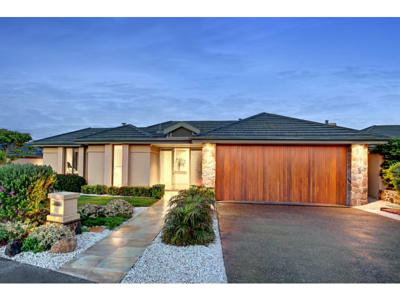 6 Carnoustie Lane, Chirnside Park VIC 3116
