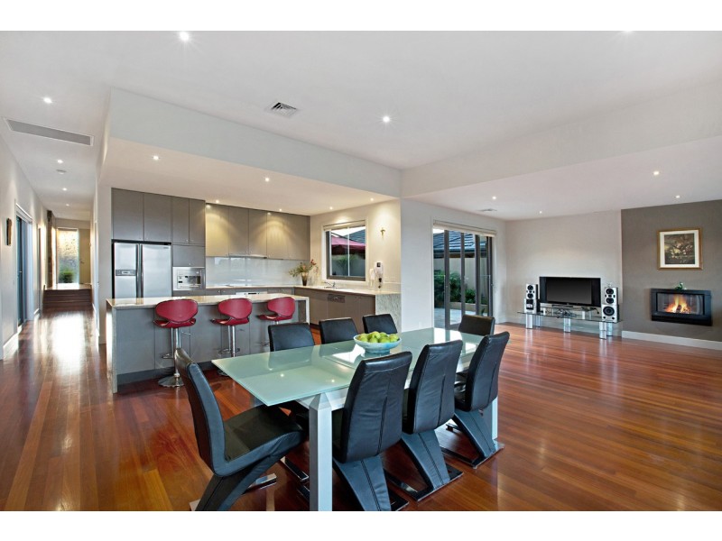 6 Carnoustie Lane, Chirnside Park VIC 3116