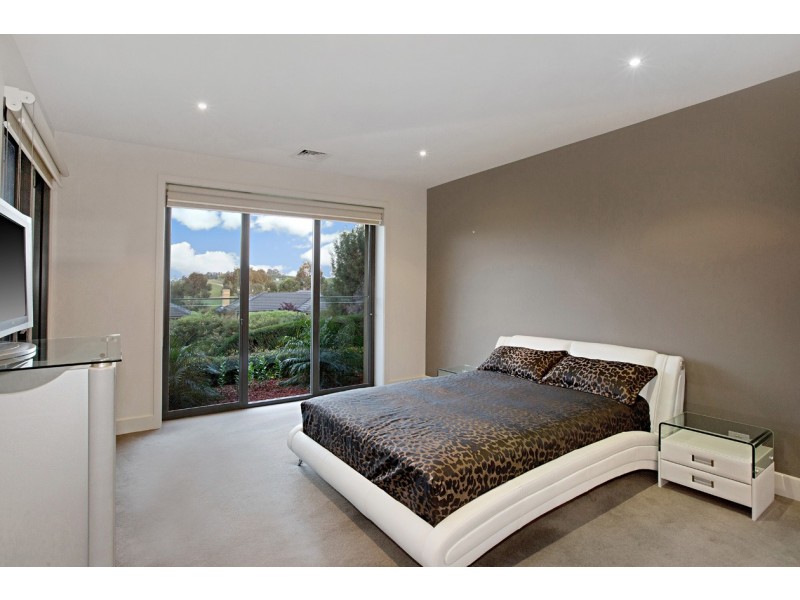 6 Carnoustie Lane, Chirnside Park VIC 3116