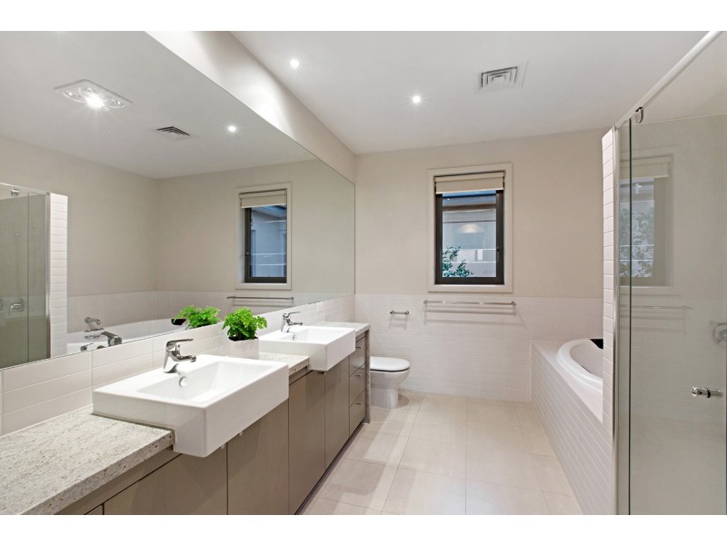 6 Carnoustie Lane, Chirnside Park VIC 3116