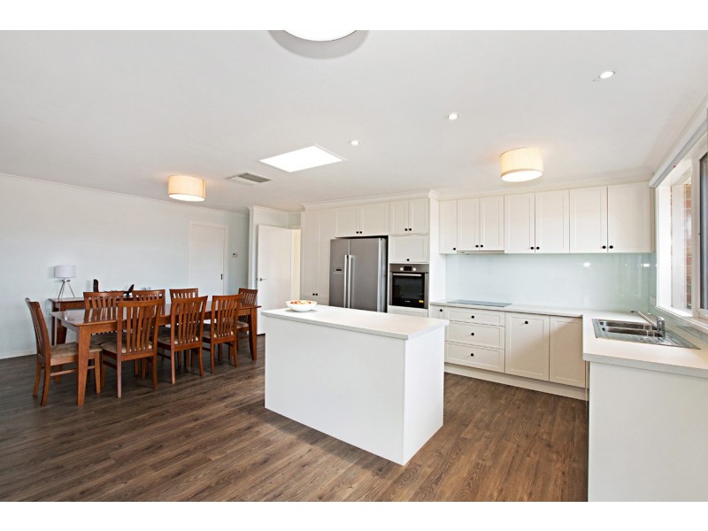 2 Ashcombe Drive, Ringwood VIC 3134