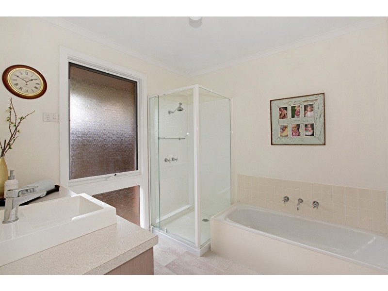 2 Ashcombe Drive, Ringwood VIC 3134