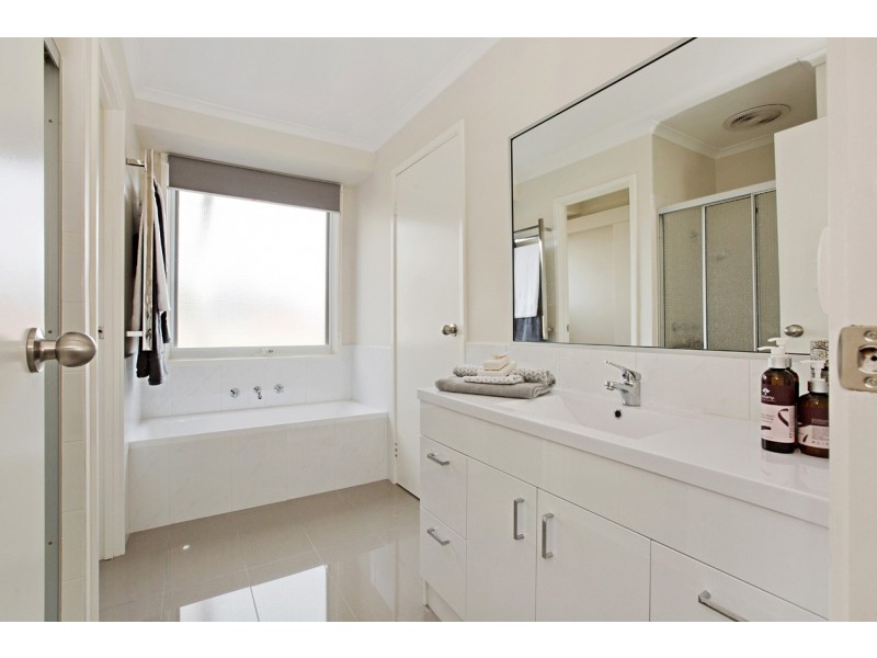 69-71 Langdale Drive, Croydon Hills VIC 3136