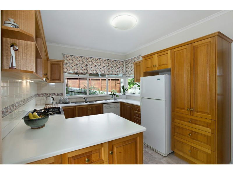 35 Pinewood Avenue, Ringwood East VIC 3135