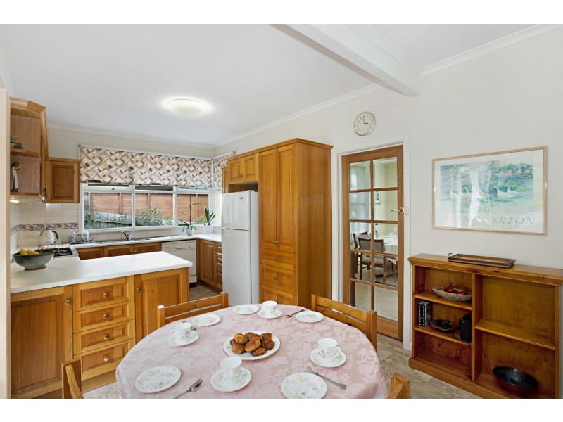 35 Pinewood Avenue, Ringwood East VIC 3135