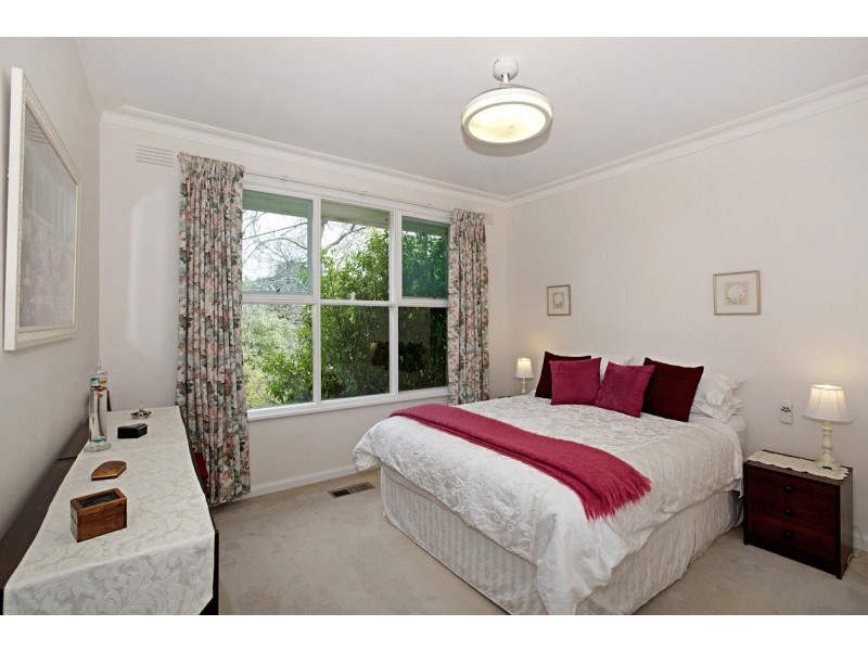 35 Pinewood Avenue, Ringwood East VIC 3135