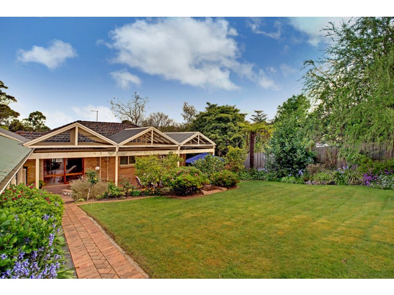 35 Pinewood Avenue, Ringwood East VIC 3135
