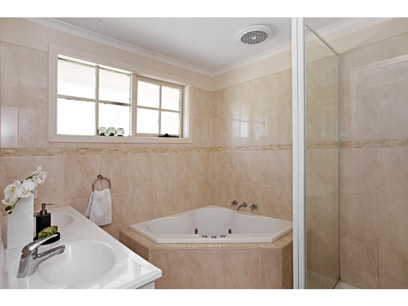 2 Pamela Place, Ringwood North VIC 3134