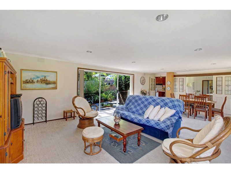 8 Baringa Road, Croydon North VIC 3136